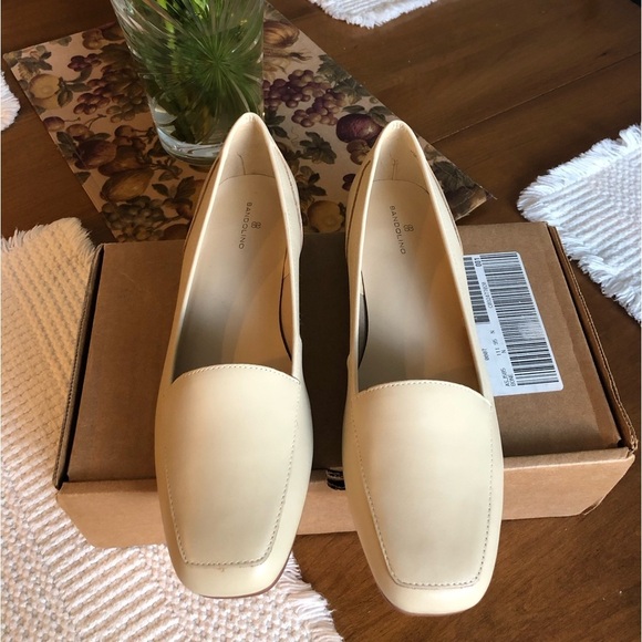 Bandolino Liberty Slip-On Loafers Bone size 9.5N narrow NIB - Picture 2 of 6